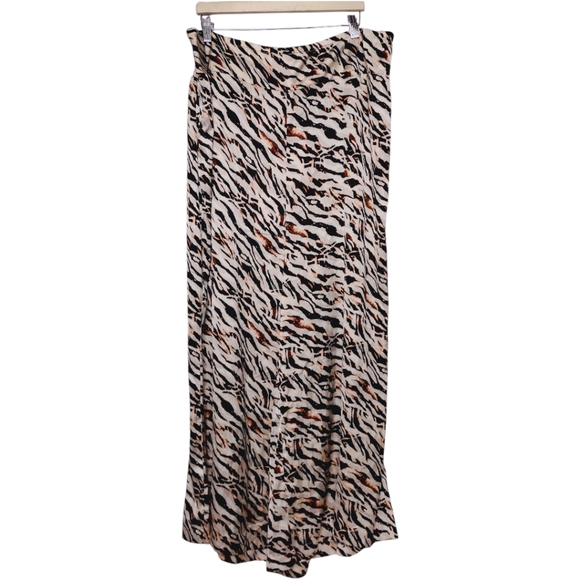 Torrid Pull-On Super Wide Leg Streaky Satin High-Rise Pant Size 4 Or 4X Short - Picture 2 of 8